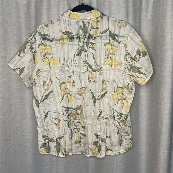 Lemon grass Button down !!! - Picture 5 of 5